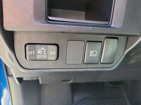 Used 2018 Toyota Tacoma SR5 image 21