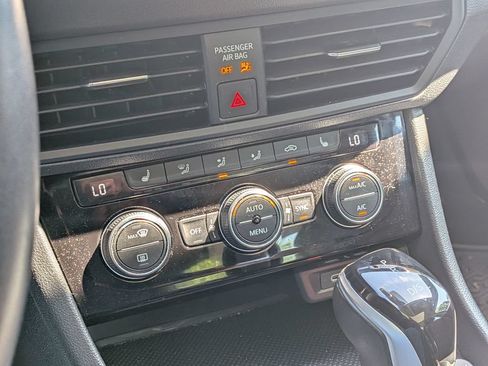 Used 2023 Volkswagen Jetta SE w/ Panoramic Sunroof Package FWD image 22