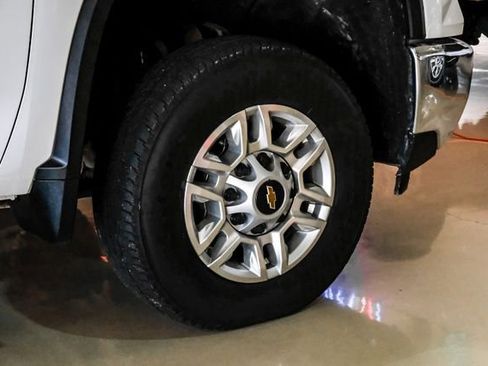 Used 2024 Chevrolet Silverado 2500 LT w/ Convenience Package image 48