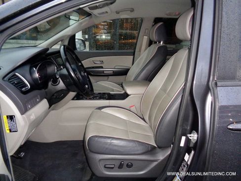 Used 2016 Kia Sedona LX w/ LX Essentials Premium Package image 9