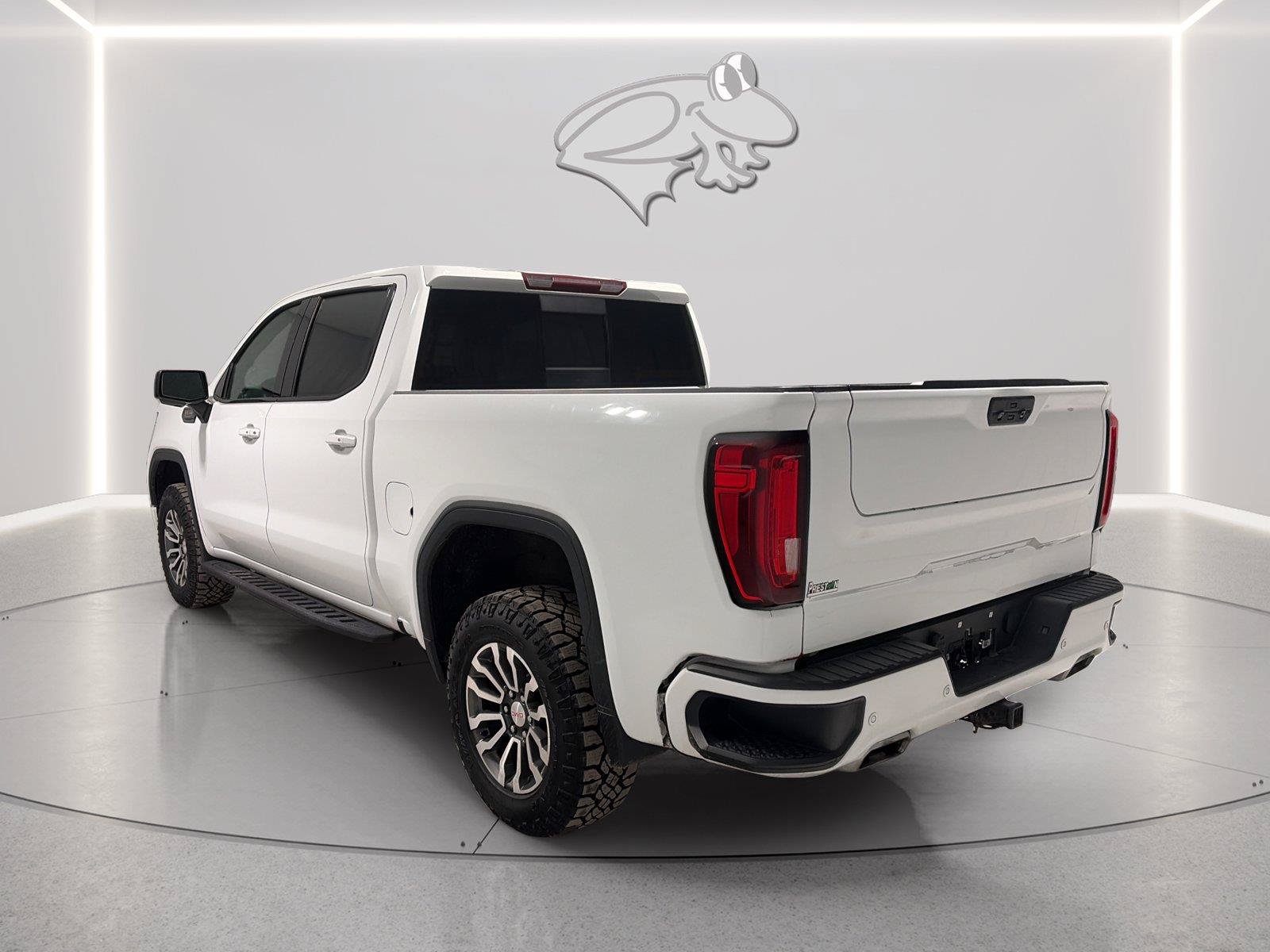 Used 2022 GMC Sierra 1500 AT4 w/ AT4 Premium Package AWD/4WD image 4
