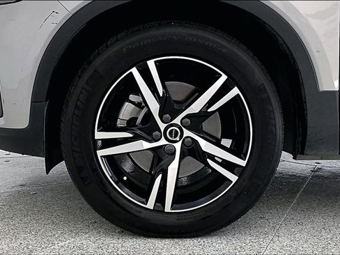 Certified 2023 Volvo XC40 B5 Core w/ Protection Package Premier image 11