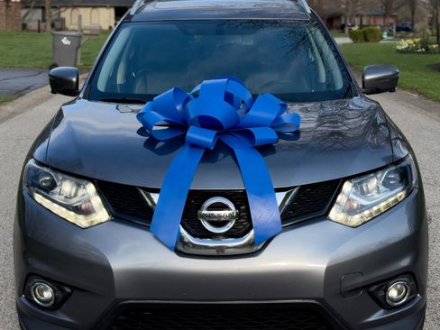 Used 2016 Nissan Rogue SV image 2