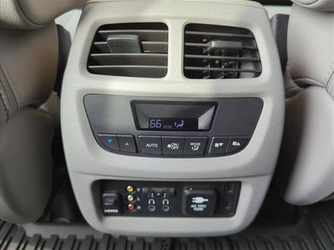 Used 2016 Honda Pilot Touring image 18