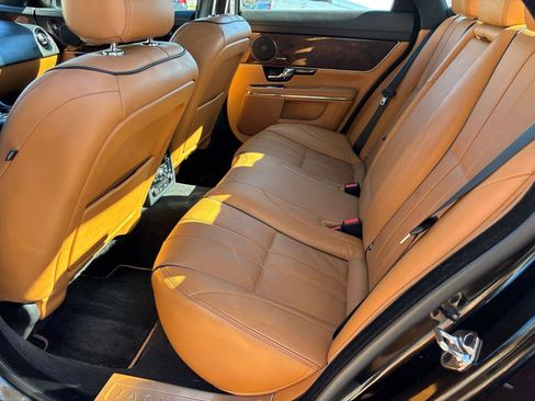 Used 2013 Jaguar XJ image 8
