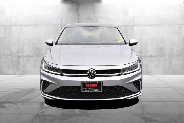 Used 2025 Volkswagen Jetta SE FWD image 4