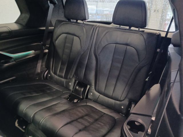 Used 2022 BMW X7 M50i w/ Luxury Seating Package AWD/4WD image 19