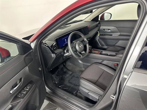 New 2025 Nissan Kicks SR image 19