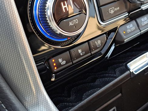 Used 2024 GMC Yukon Denali image 22