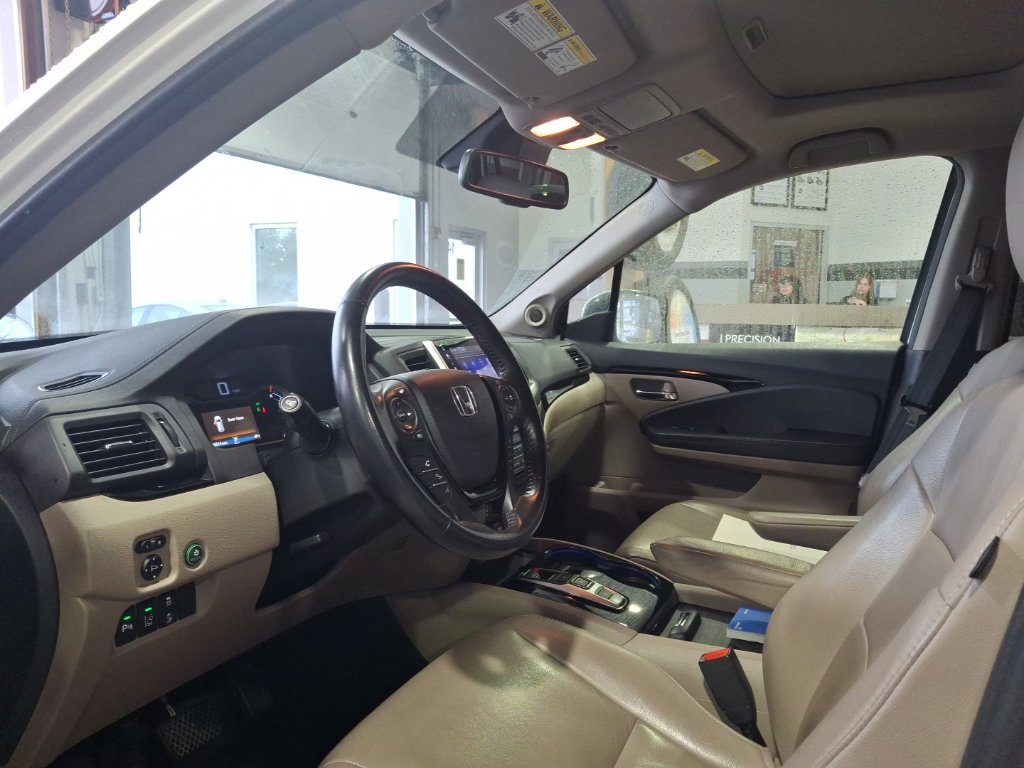 Used 2017 Honda Pilot Touring image 5