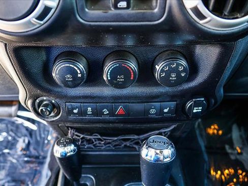 Used 2017 Jeep Wrangler Unlimited Sahara AWD/4WD image 17
