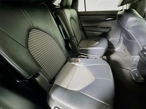 Certified 2022 Toyota Highlander XSE image 24