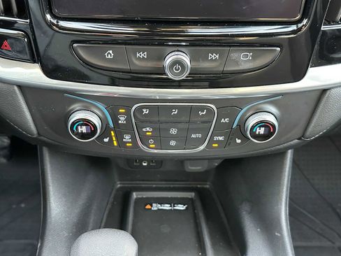 Used 2022 Chevrolet Traverse LT image 29