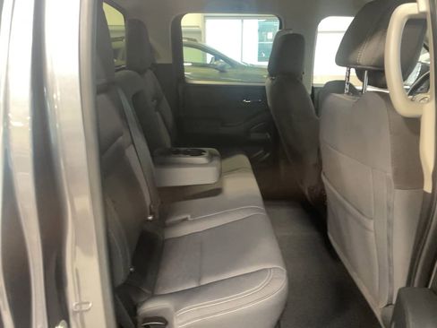 Used 2024 Nissan Frontier SV w/ Technology Package image 19