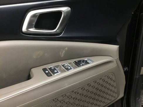 Used 2025 Kia Carnival FWD image 7