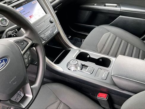 Used 2019 Ford Fusion SE FWD image 15