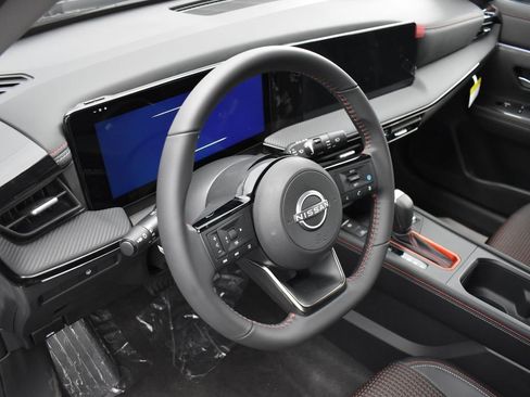 Used 2025 Nissan Kicks SR AWD/4WD image 12