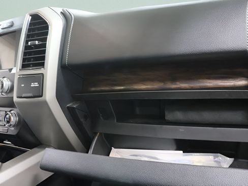 Used 2019 Ford F150 Lariat w/ Equipment Group 502A Luxury AWD/4WD image 31