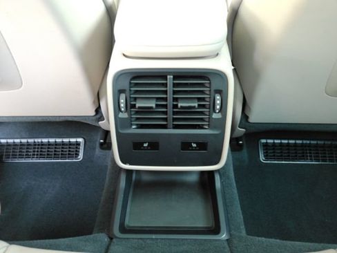 Used 2022 Porsche Taycan RWD image 27