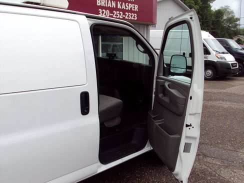Used 2011 Chevrolet Express 1500 AWD image 13
