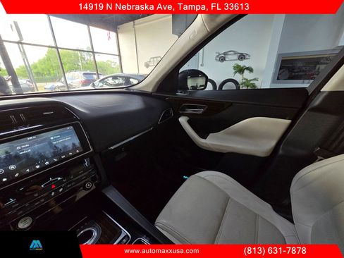Used 2019 Jaguar F-PACE Prestige AWD/4WD image 31