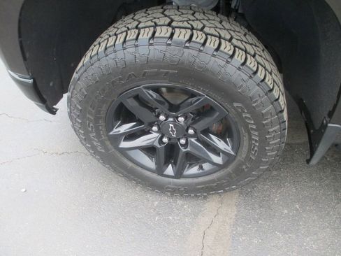 Used 2019 Chevrolet Silverado 1500 Custom Trail Boss w/ Custom Convenience Package image 14