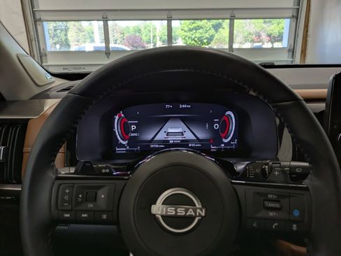 Used 2024 Nissan Pathfinder Platinum AWD/4WD image 13