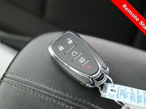 Used 2025 Chevrolet Malibu LT image 3