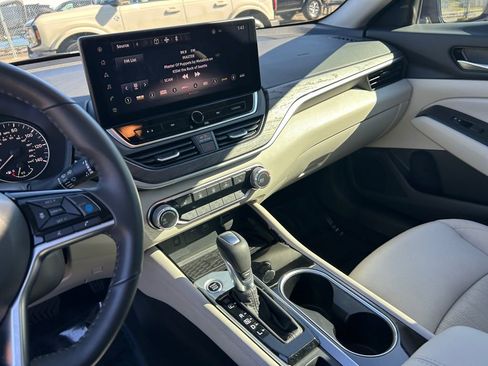 Used 2024 Nissan Altima 2.5 SV w/ SV Premium Package image 20