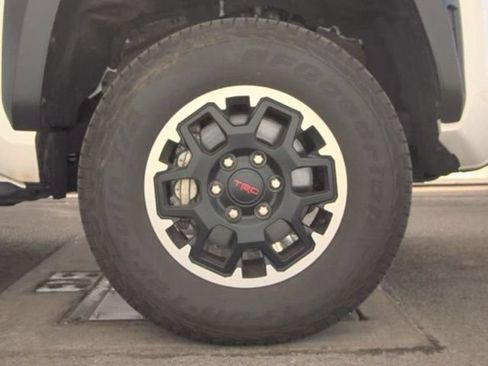 Used 2025 Toyota Tacoma TRD Off-Road AWD/4WD image 17
