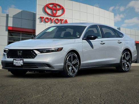 Used 2025 Honda Accord Sport image 7