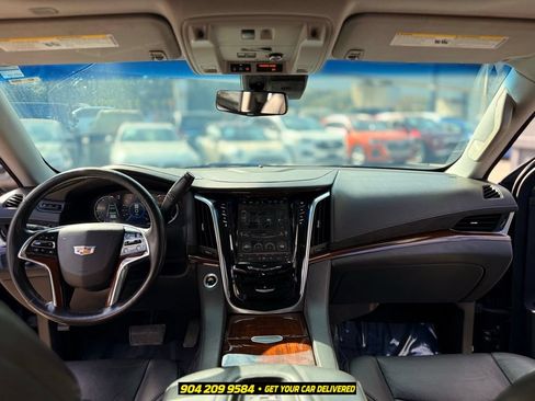 Used 2019 Cadillac Escalade Luxury AWD/4WD image 21