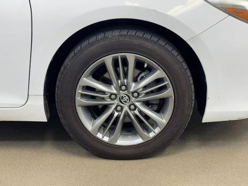 Used 2016 Toyota Camry SE image 4