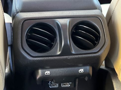 Used 2018 Jeep Wrangler Unlimited Sahara AWD/4WD image 14