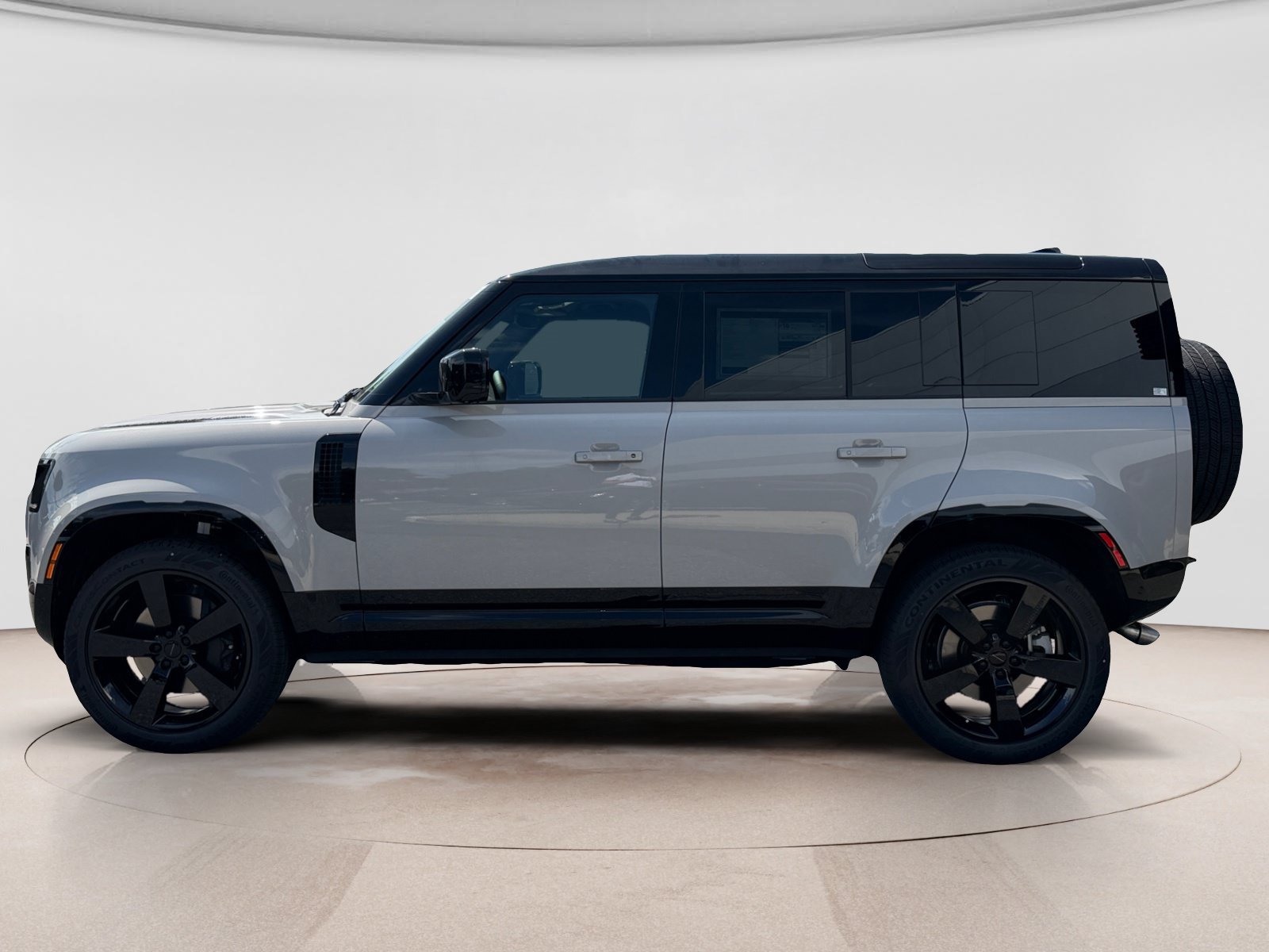New 2026 Land Rover Defender 110 X-Dynamic SE AWD/4WD image 2