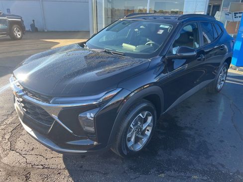 New 2026 Chevrolet Trax LT w/ Driver Confidence Package image 2