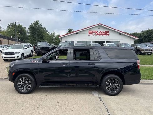 Used 2022 Chevrolet Suburban Z71 w/ Luxury Package AWD/4WD image 3