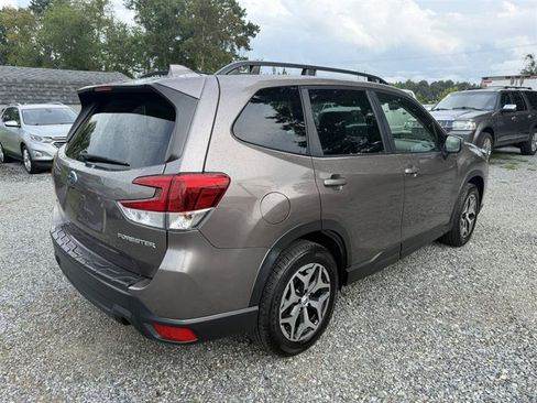 Used 2022 Subaru Forester Premium AWD/4WD image 4