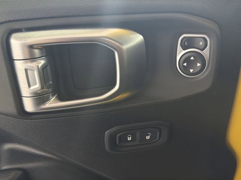 Used 2020 Jeep Wrangler Rubicon w/ Steel Bumper Group image 15