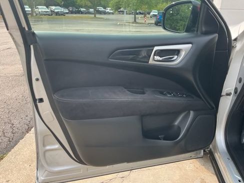 Used 2014 Nissan Pathfinder SV AWD/4WD image 13