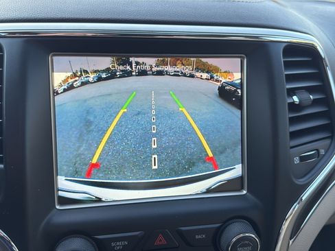 Used 2017 Jeep Grand Cherokee Overland AWD/4WD image 37