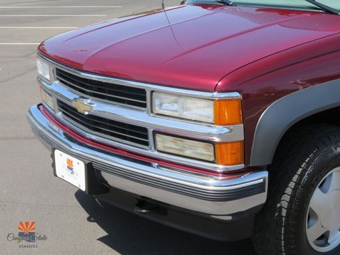 Used 1999 Chevrolet Suburban 4WD w/ Preferred Equipment Group 3 image 39
