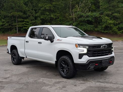 Used 2022 Chevrolet Silverado 1500 LT Trail Boss w/ LT Trail Boss Premium Package AWD/4WD image 11