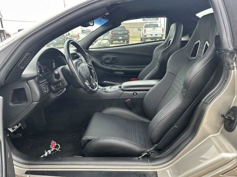 Used 2001 Chevrolet Corvette Convertible w/ Preferred Equipment Group2 image 16