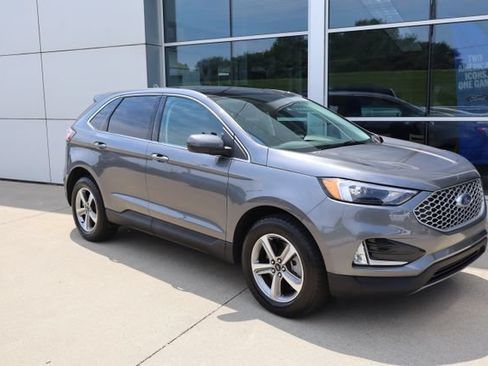 Used 2024 Ford Edge SEL w/ Convenience Package AWD/4WD image 2