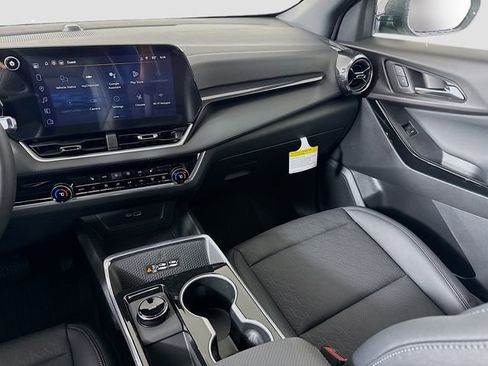 New 2026 Chevrolet Equinox LT w/ Convenience Package II FWD image 22