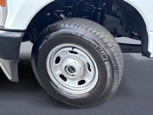 Used 2025 Ford F250 XL AWD/4WD image 13