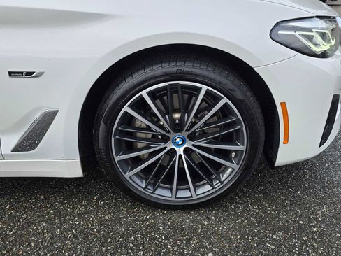 Used 2023 BMW 530e xDrive w/ Premium Package image 9