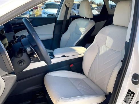 Used 2025 Lexus NX 300h AWD w/ Luxury Package image 7