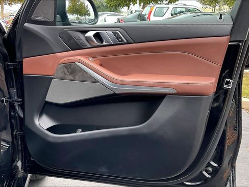 Used 2025 BMW X7 xDrive40i w/ Premium Package image 25